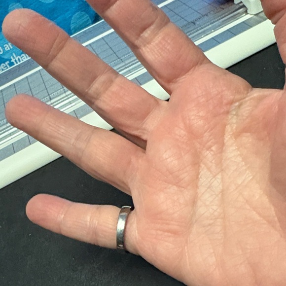 Stylish 925 Sterling Silver Band With CZ Stones - Picture 6 of 8